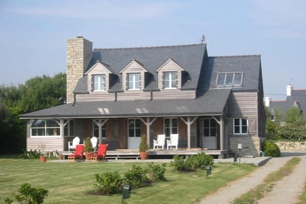 Mousterlin front view